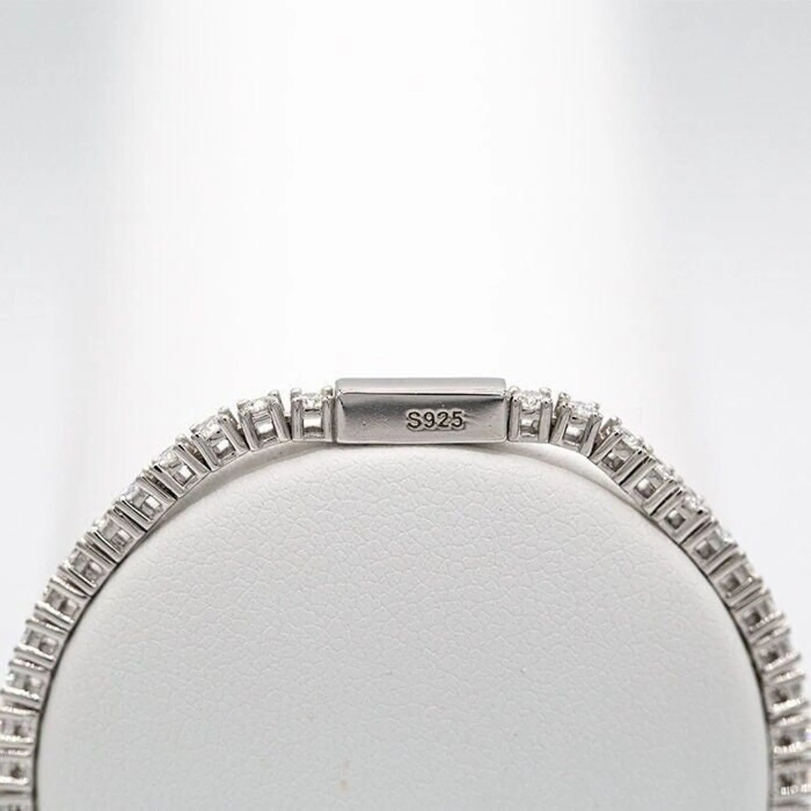 Essential Round-Cut "Infinite Light" Tennis Bracelet