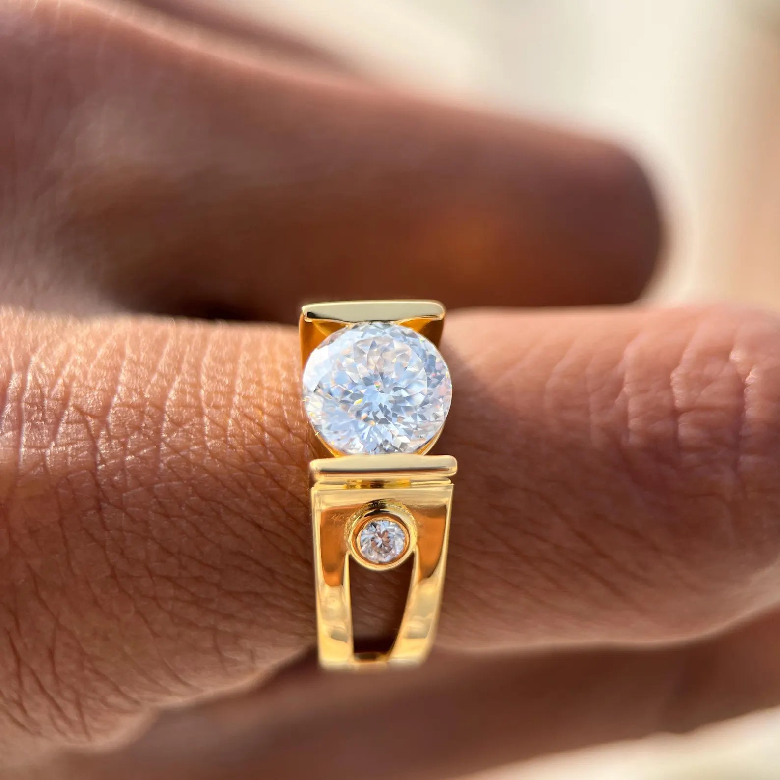 Menβs Modern Geometric Solitaire Ring