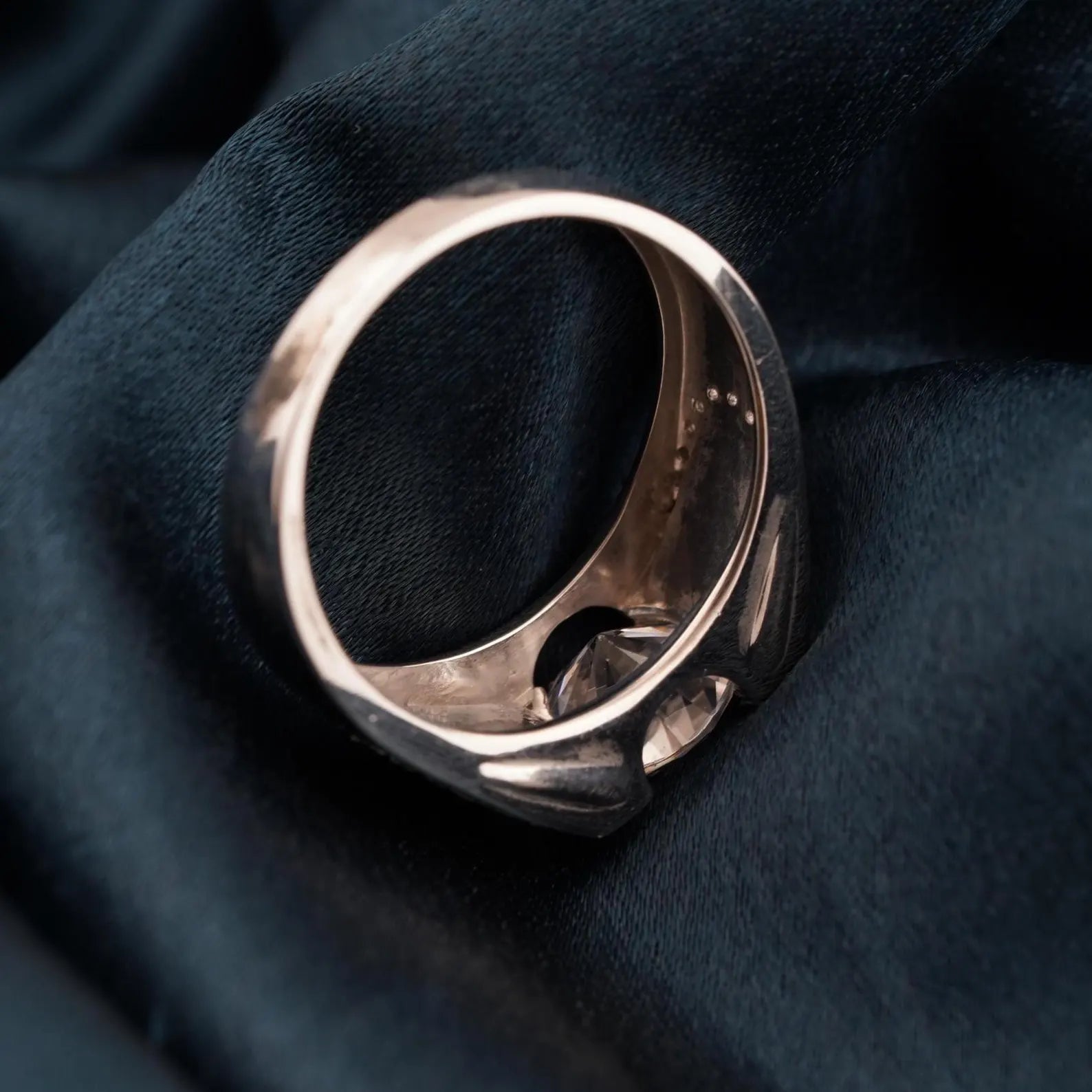 Menβs Architectural Pillar Solitaire Ring