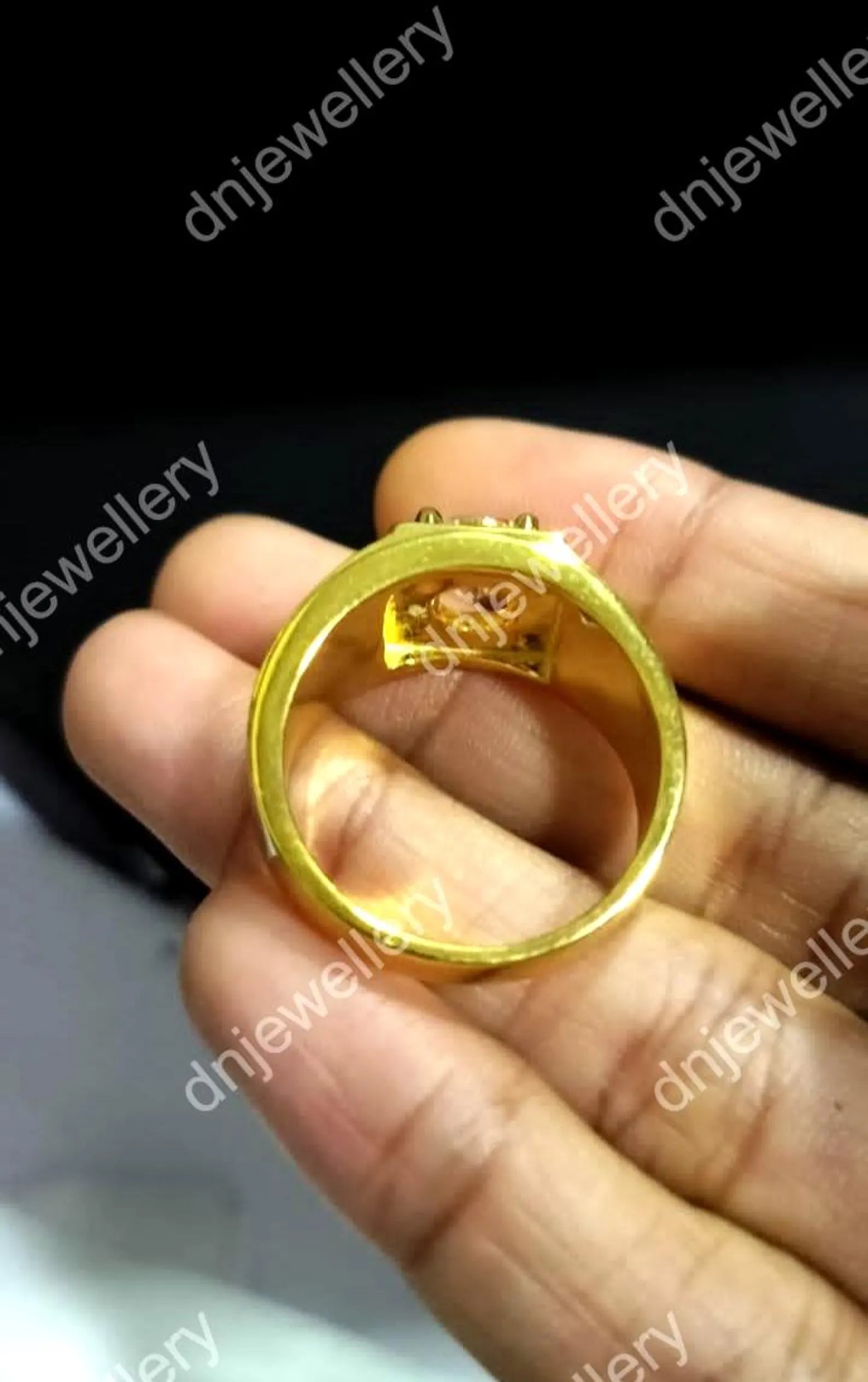 Classic Signet Solitaire