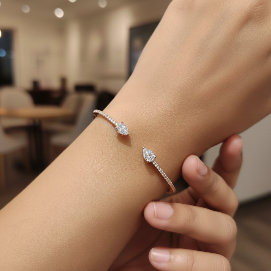 Pear-Essence Open Bangle