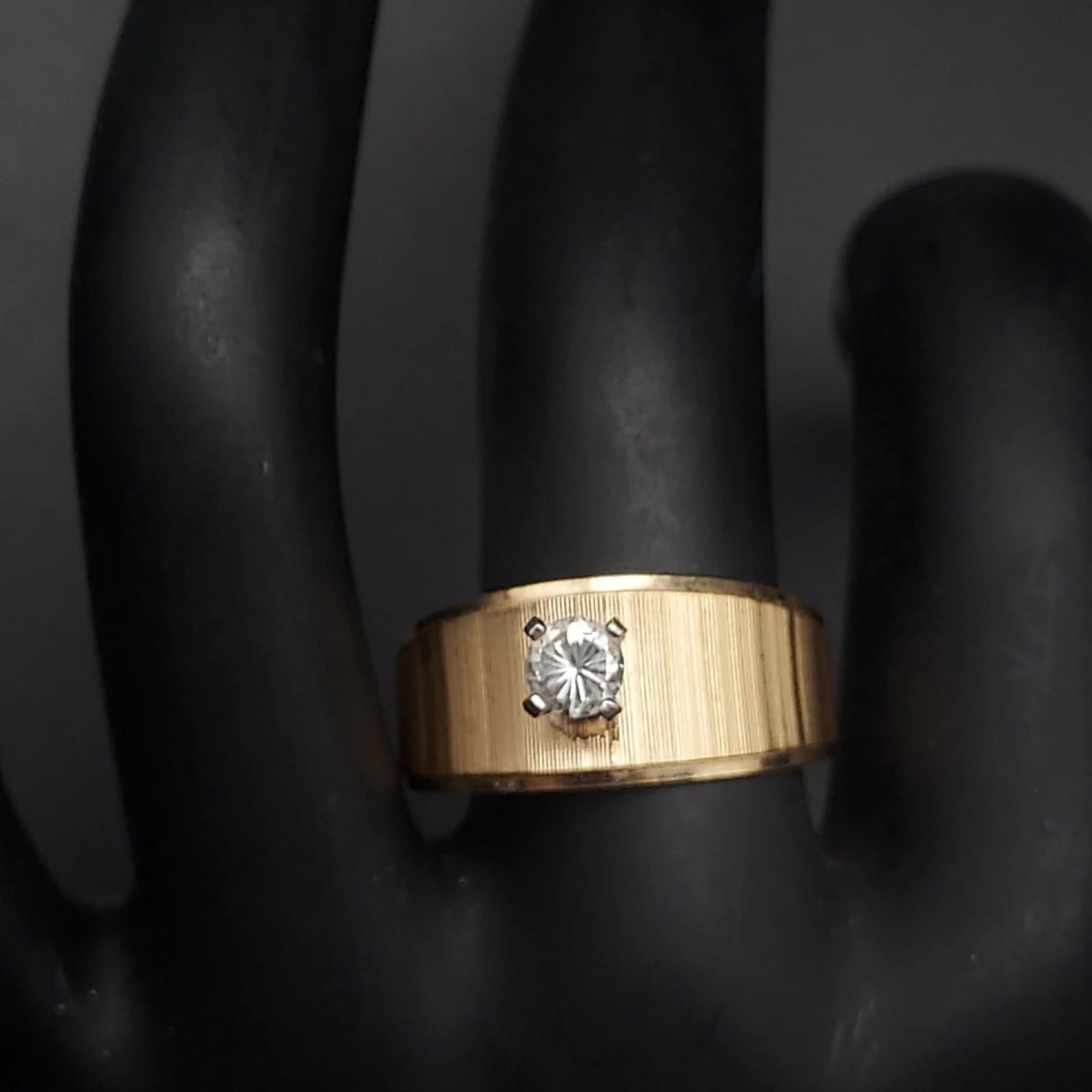 Men’s Vertical Ribbed Statement Band