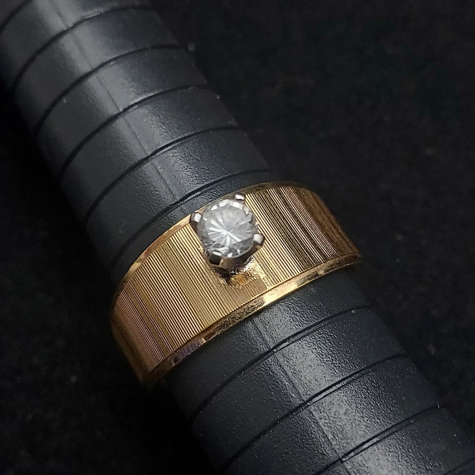 Men’s Vertical Ribbed Statement Band