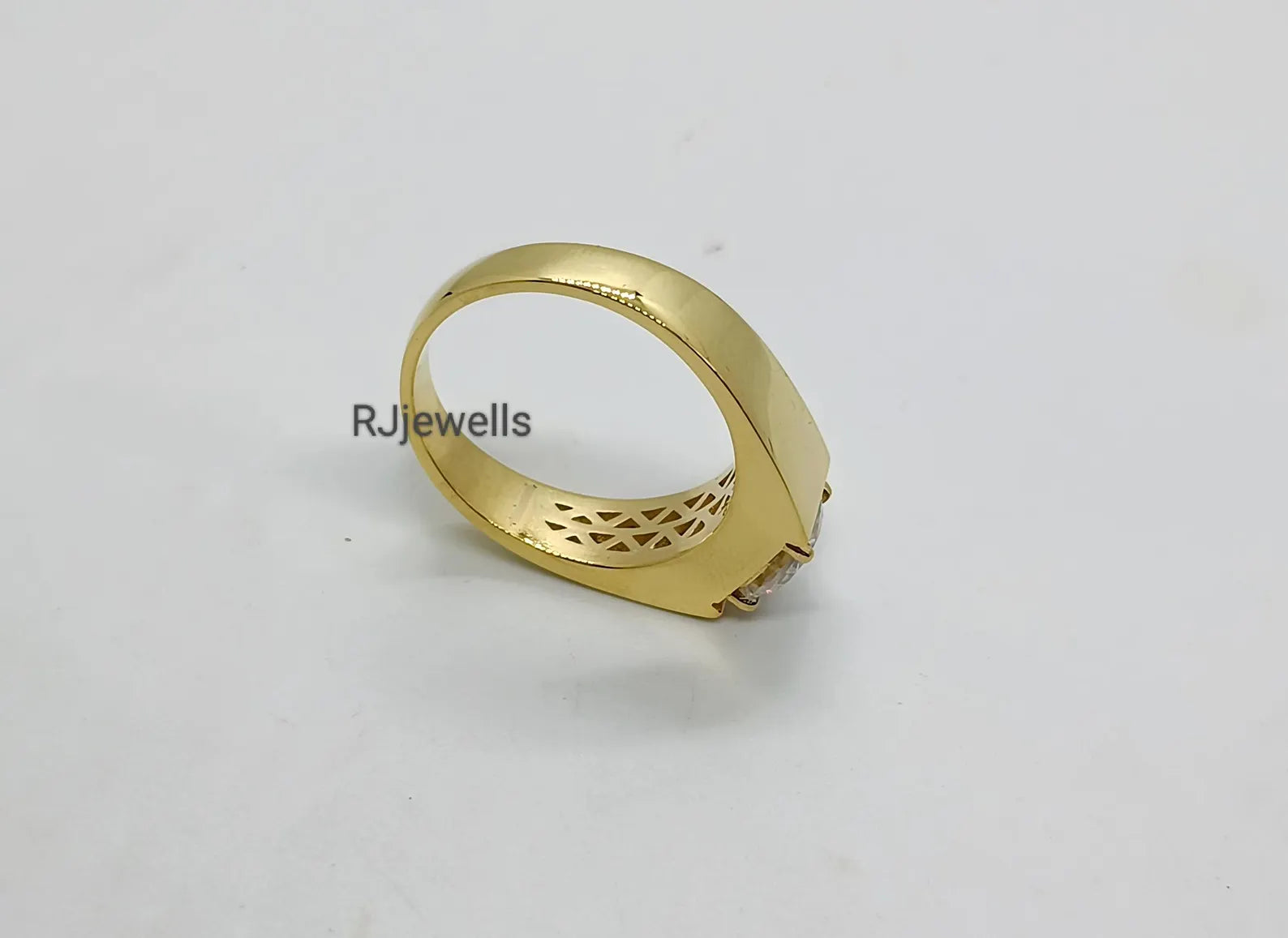 Men’s Bold Gold Solitaire Ring