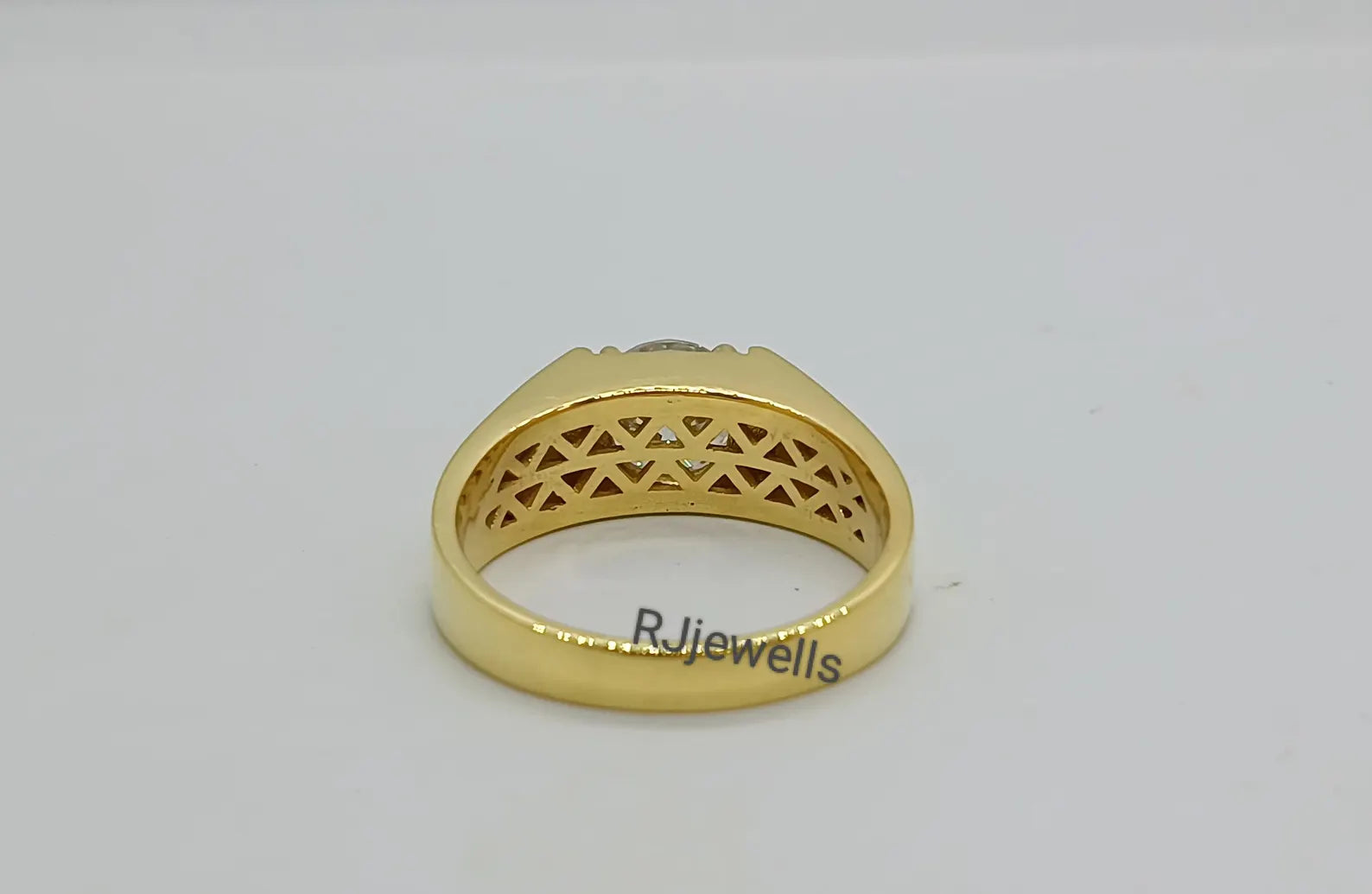 Men’s Bold Gold Solitaire Ring