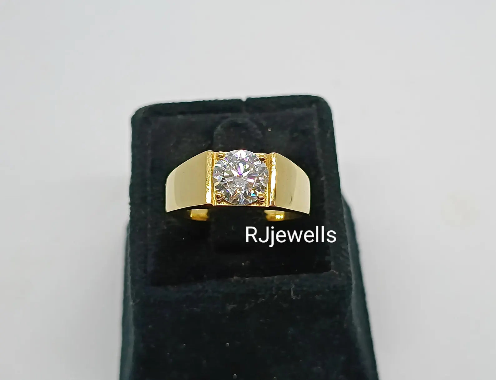 Men’s Bold Gold Solitaire Ring