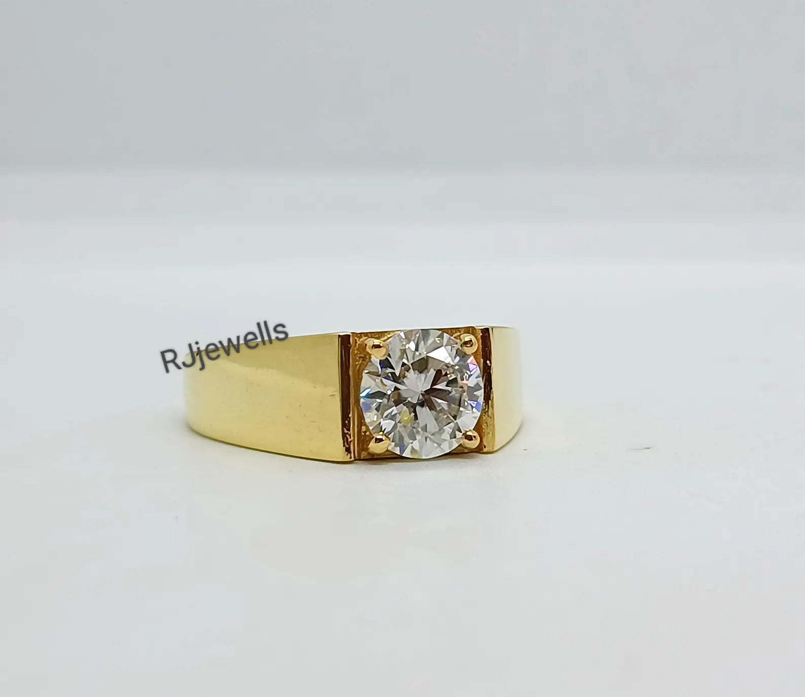 Men’s Bold Gold Solitaire Ring
