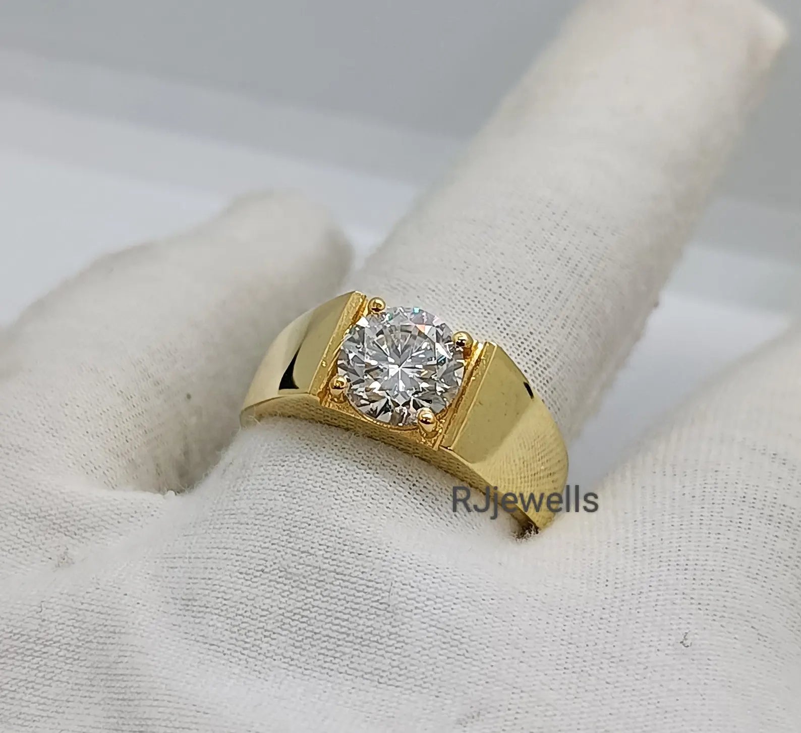 Men’s Bold Gold Solitaire Ring
