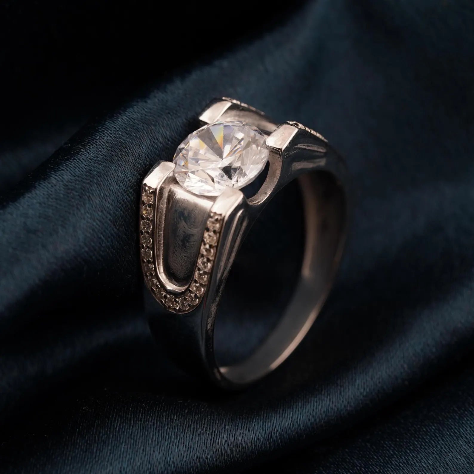 Men’s Architectural Pillar Solitaire Ring