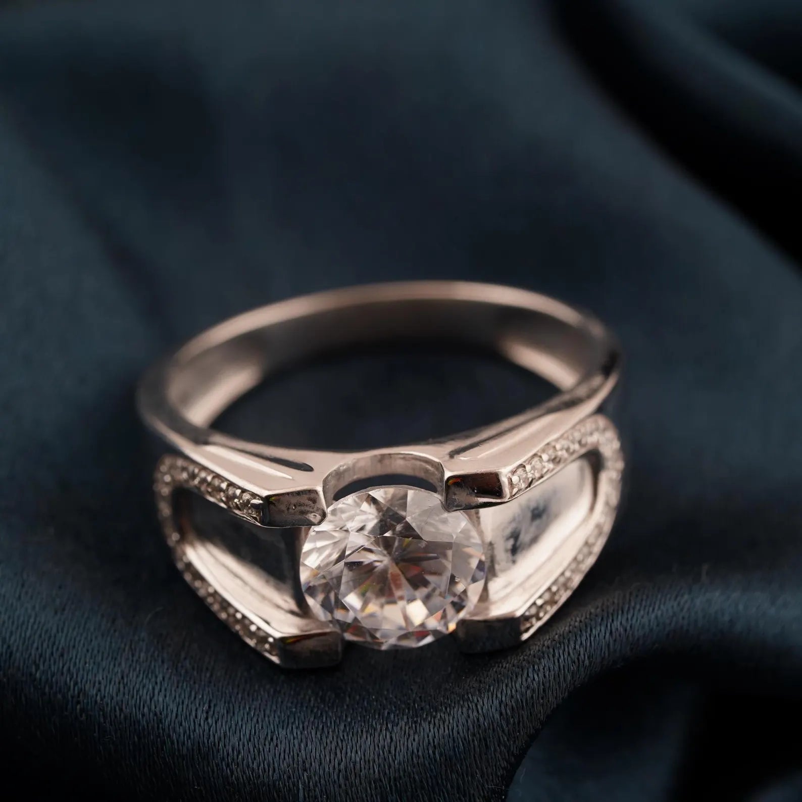 Men’s Architectural Pillar Solitaire Ring