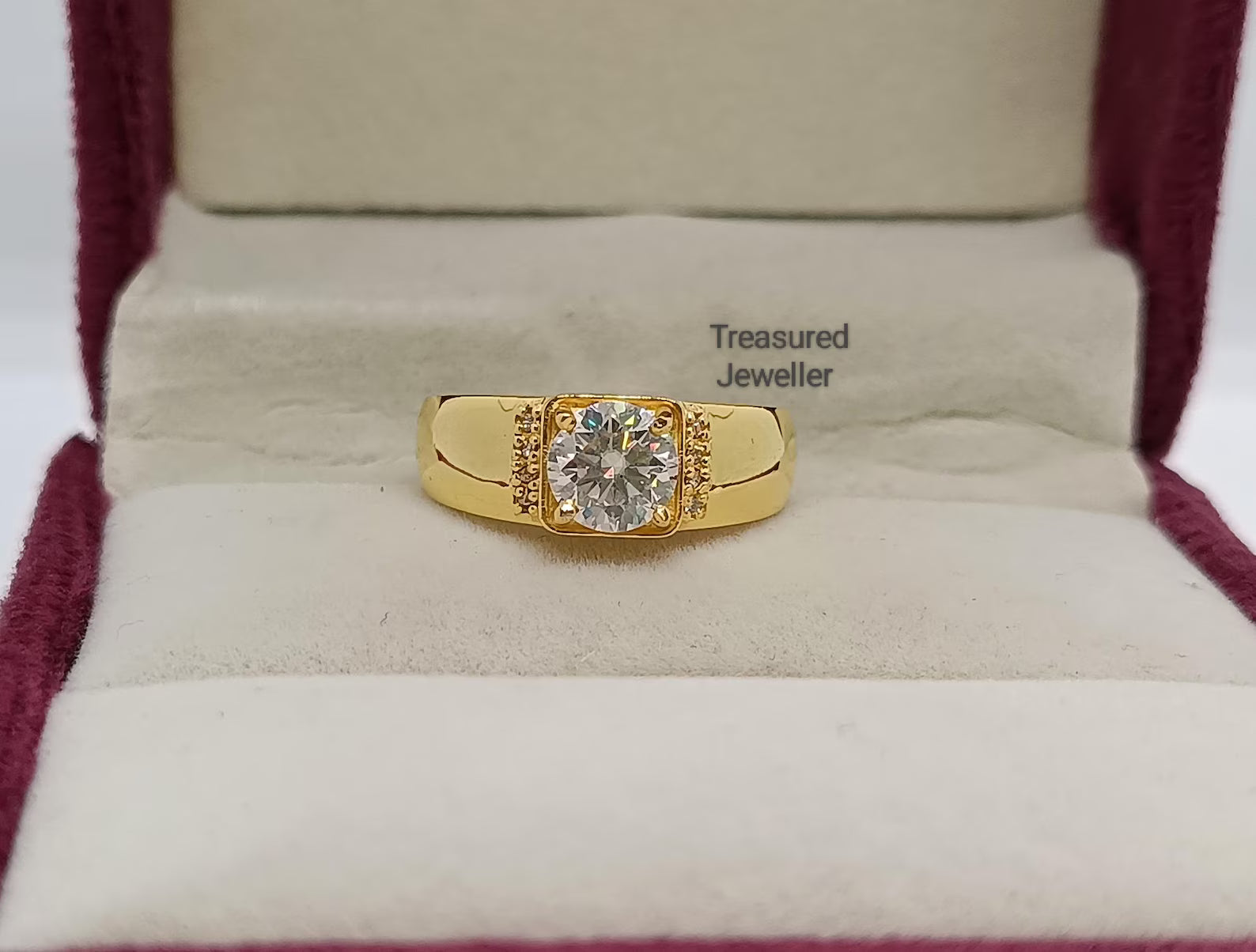 Men’s Round Cut Solitaire Ring