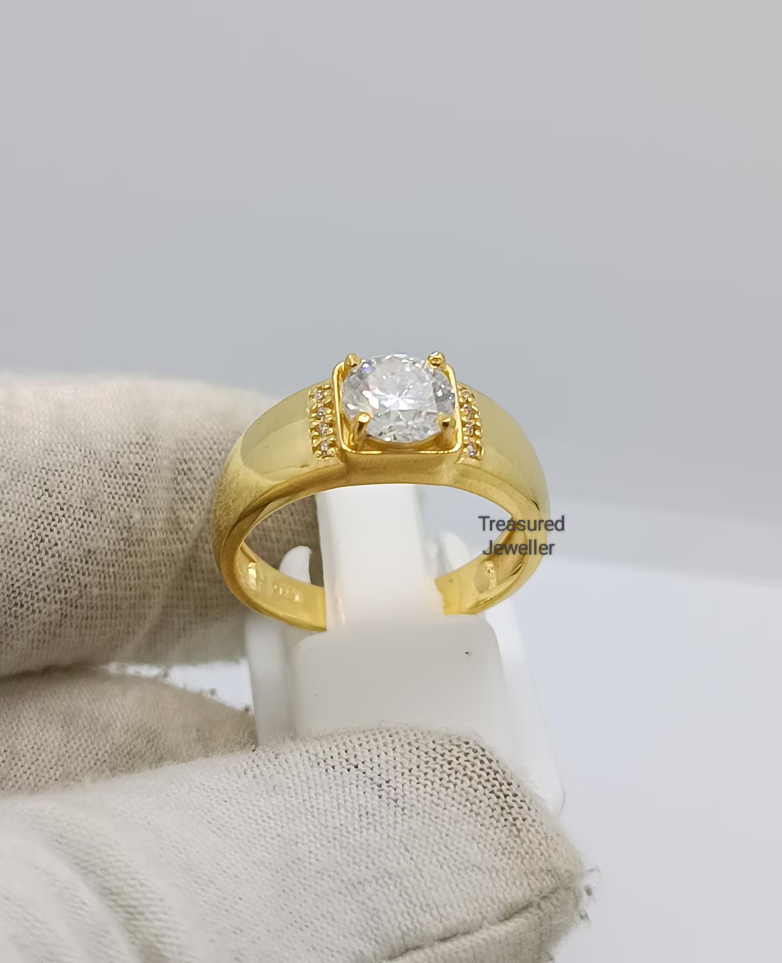 Men’s Round Cut Solitaire Ring