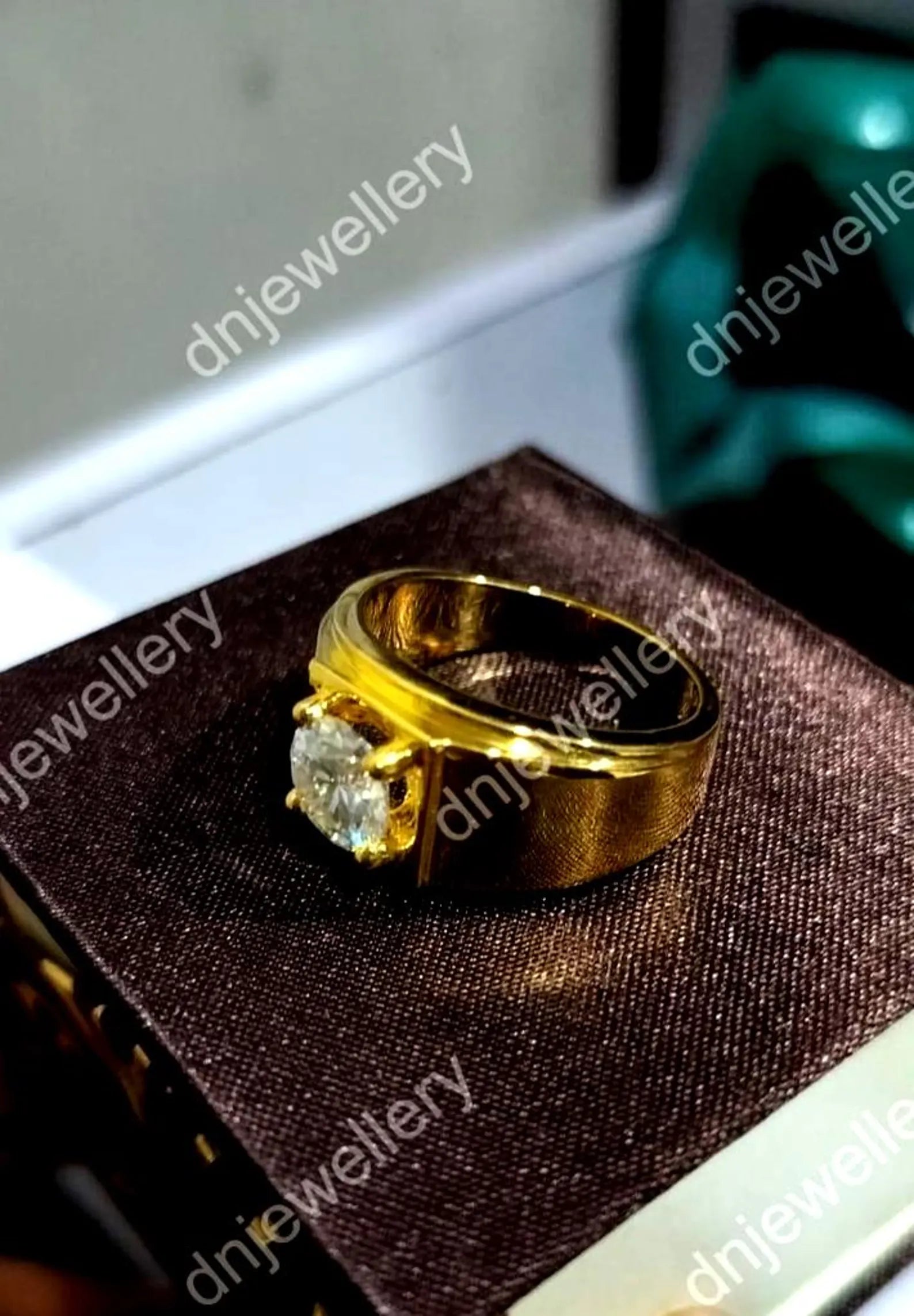 Classic Signet Solitaire