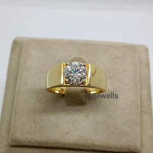 Men’s Bold Gold Solitaire Ring