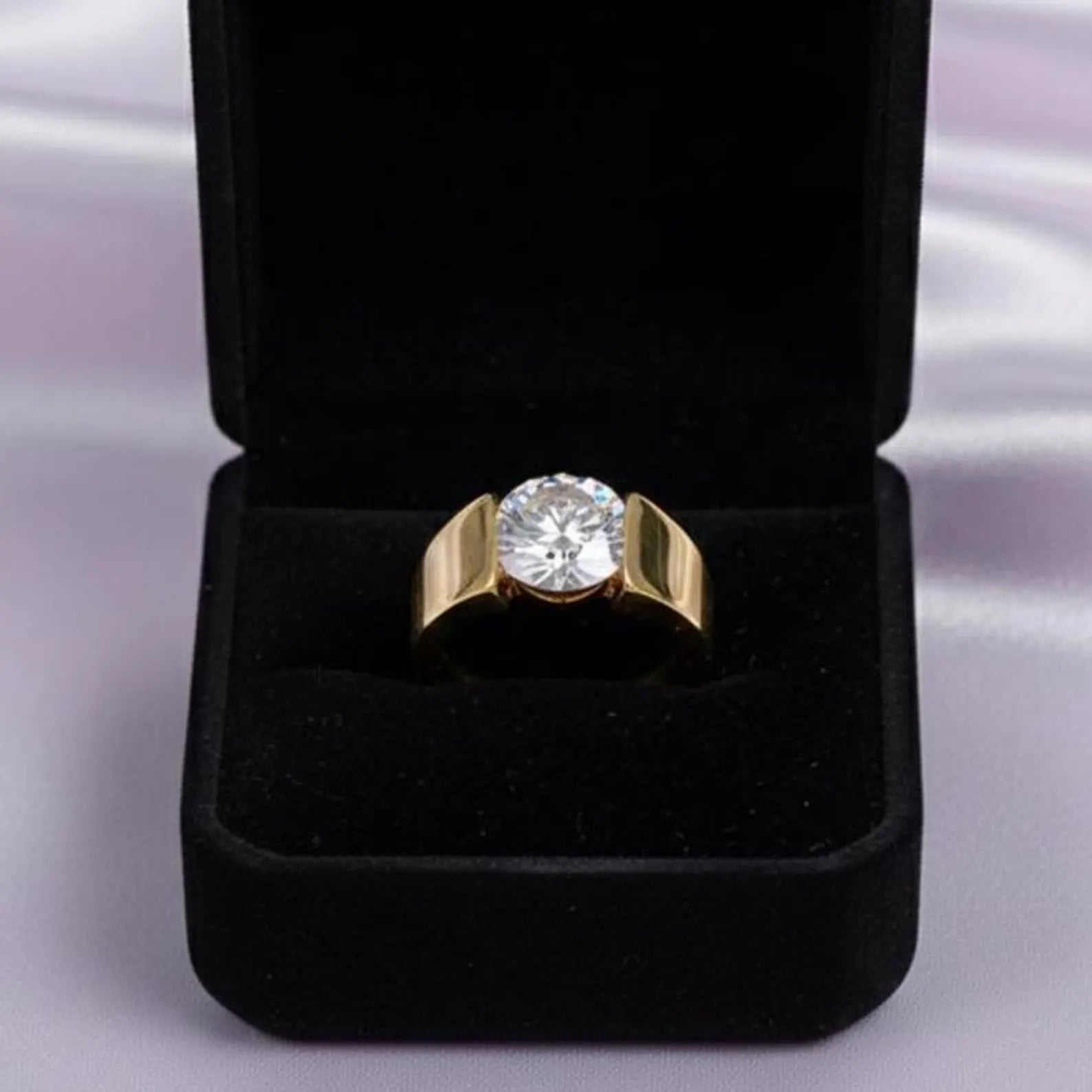 Men’s Signature Gold Tension-Set Statement Band